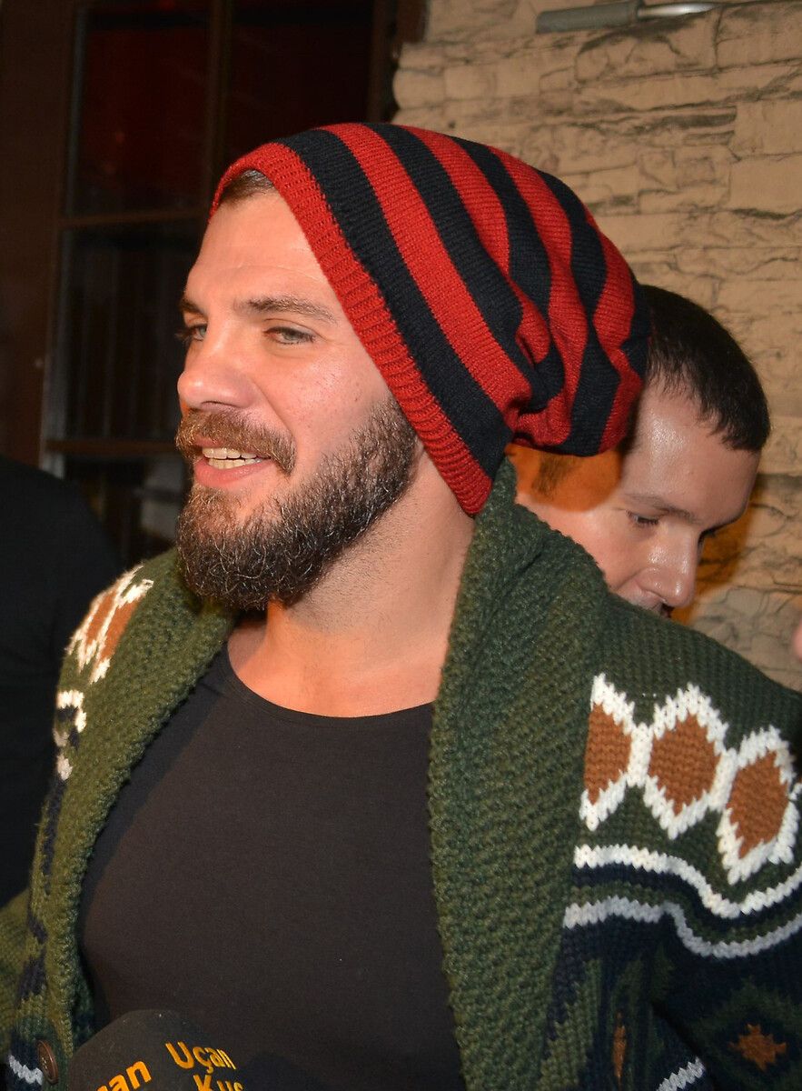 Yaprak Dökümü'nün Oğuz'u Tolga Karel son haliyle sosyal medyayı salladı! Eşiyle aşk pozunu paylaştı 7