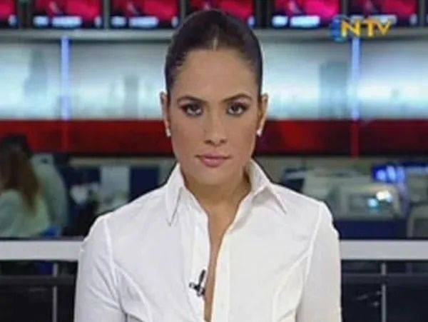 Buket Aydın'ın dekolteli pozları meğer estetikliymiş! Sunucunun eski halini görmelisiniz! 14