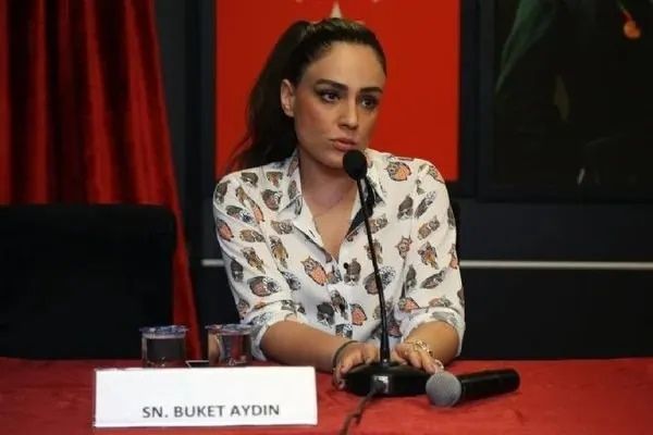 Buket Aydın'ın dekolteli pozları meğer estetikliymiş! Sunucunun eski halini görmelisiniz! 18
