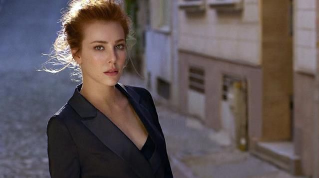 Elçin Sangu radikal imajıyla ortaya çıktı! Ünlü oyuncunun kopyası oldu! 3