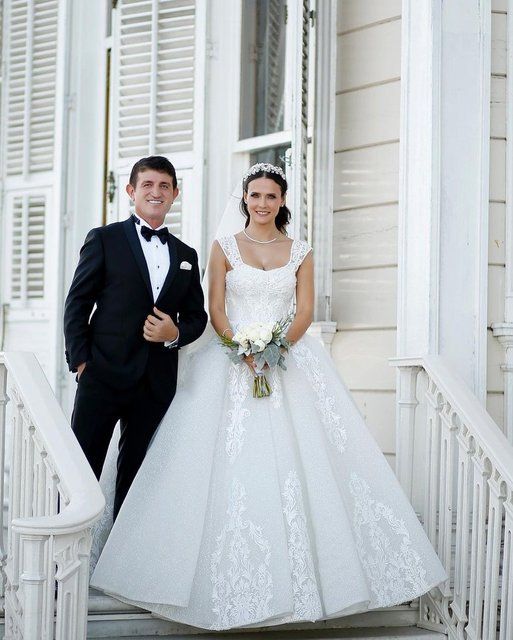 Ünlü oyuncu Fatoş Kabasakal evlendikten 3 yıl sonra düğün yaptı 6
