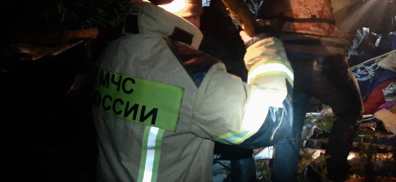 Rusya'da yolcu uçağı alev alıp piste sert iniş yaptı: 4 ölü 2