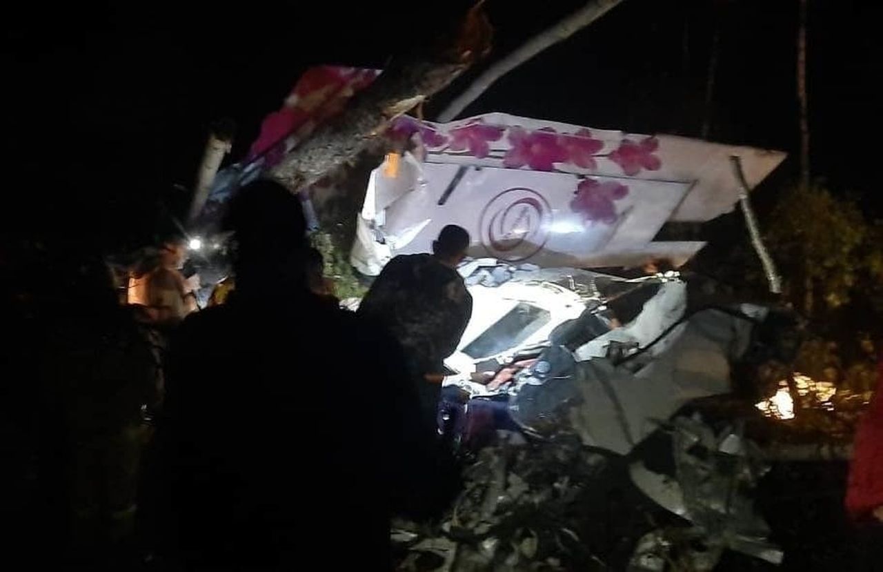 Rusya'da yolcu uçağı alev alıp piste sert iniş yaptı: 4 ölü 4