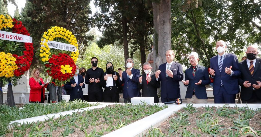 Efsane golcü "Taçsız Kral" Metin Oktay, kabri başında anıldı 5