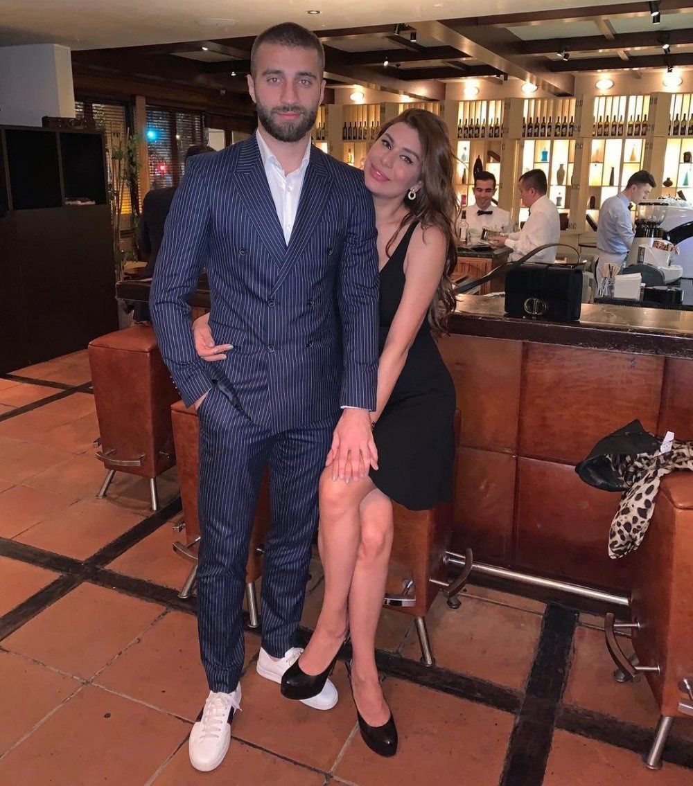 Ebru Şancı pozlarıyla büyüledi! GS'li yenge manken Ebru Şancı göğüs dekoltesiyle yıktı geçti! 4