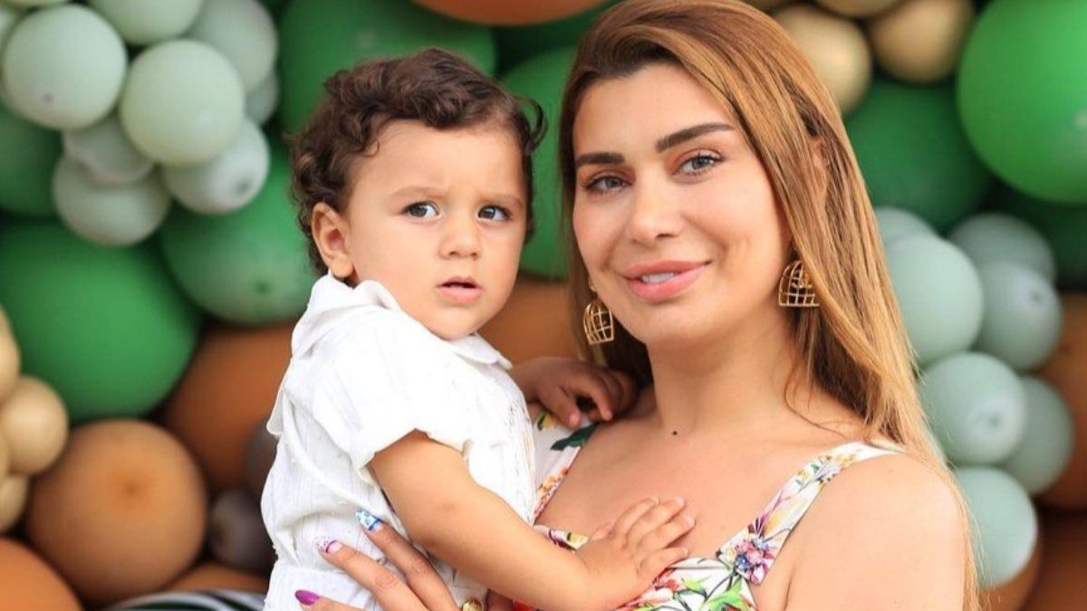 Ebru Şancı pozlarıyla büyüledi! GS'li yenge manken Ebru Şancı göğüs dekoltesiyle yıktı geçti! 7