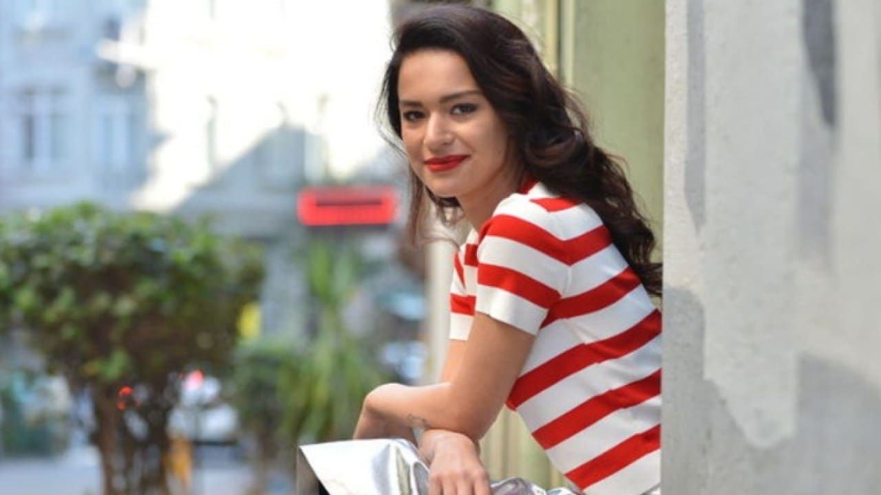 Yasak Elma'nın Zehra'sı yasak aşkıyla yakalandı! Şafak Pekdemir'in yeni sevgilisi hırçın çıktı! 2