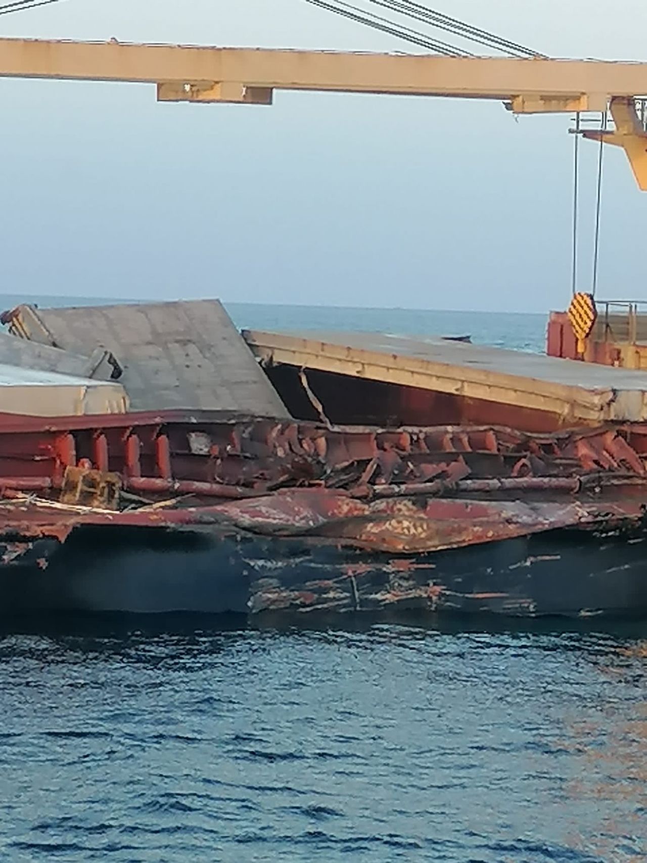Çanakkale Bozcaada açıklarında feci kaza! İki gemi çarpıştı 8