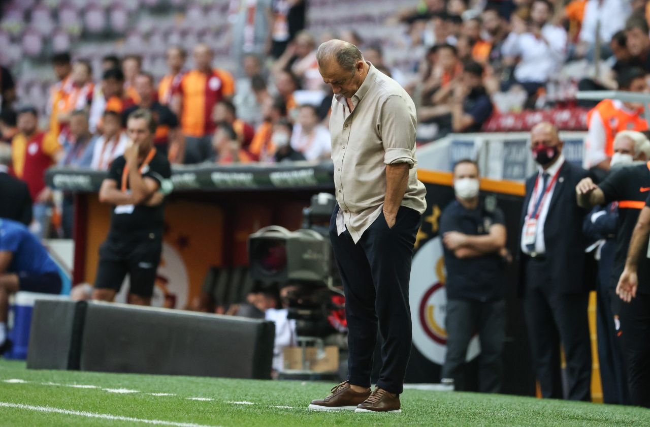 Fatih Terim: İçeri morali bozuk gelen var, ağlayan var. Galatasaray taraftarı bunu yapmamalı 2