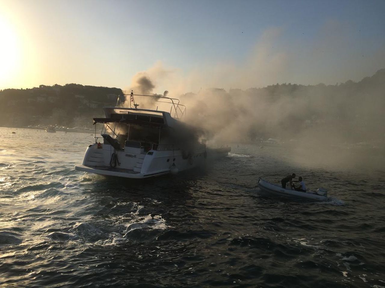Bebek Sahili'nde yangın paniği! Lüks tekne alev aldı 5