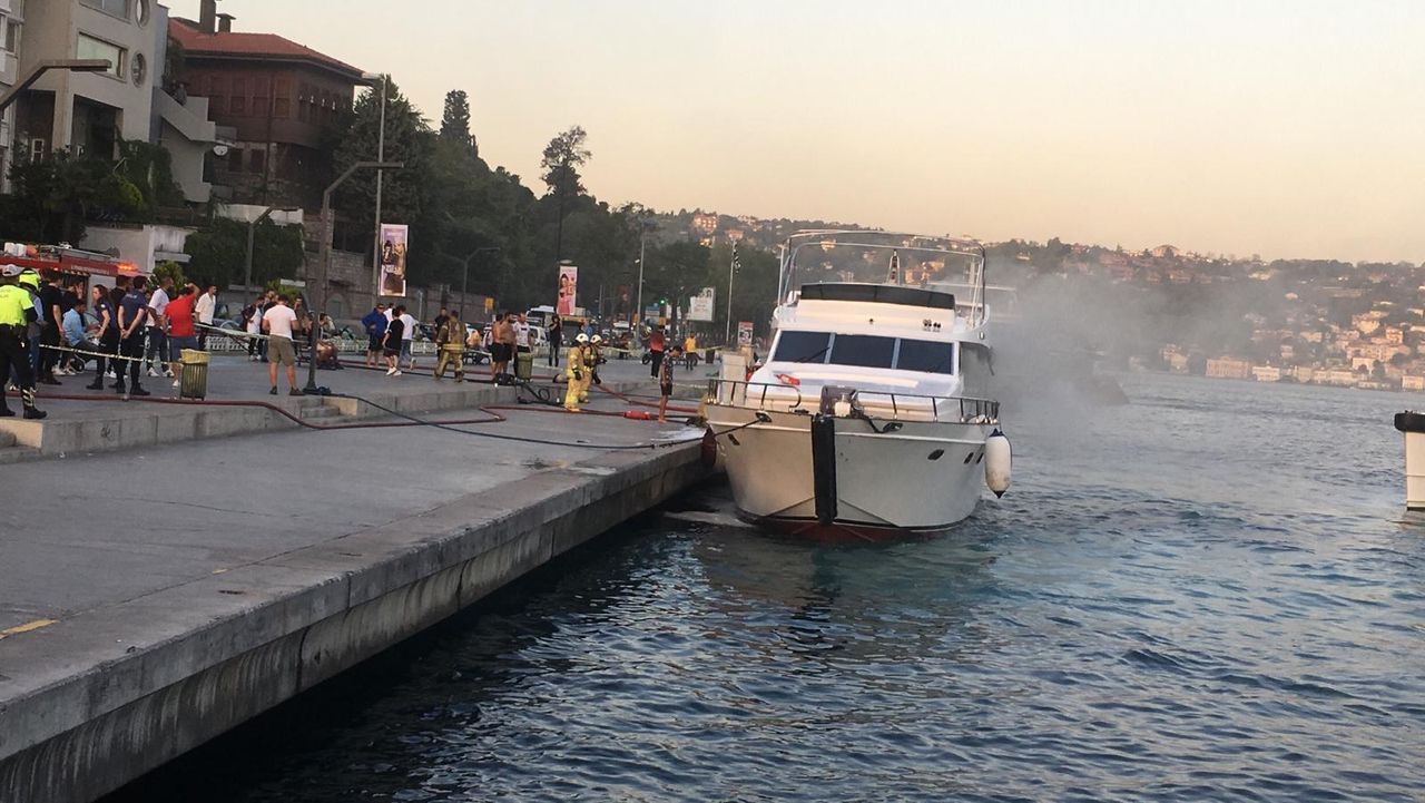 Bebek Sahili'nde yangın paniği! Lüks tekne alev aldı 1