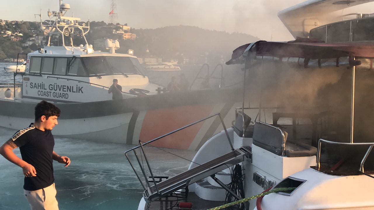 Bebek Sahili'nde yangın paniği! Lüks tekne alev aldı 8