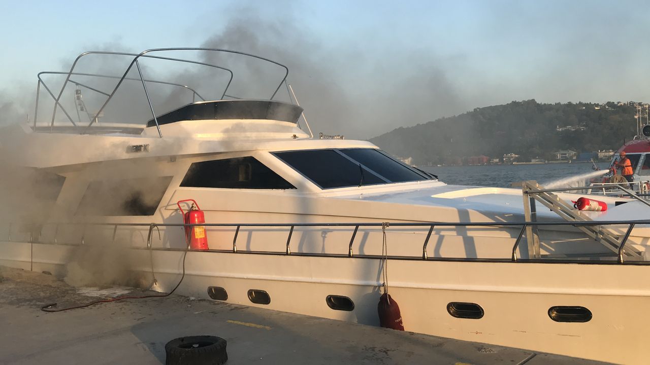Bebek Sahili'nde yangın paniği! Lüks tekne alev aldı 9