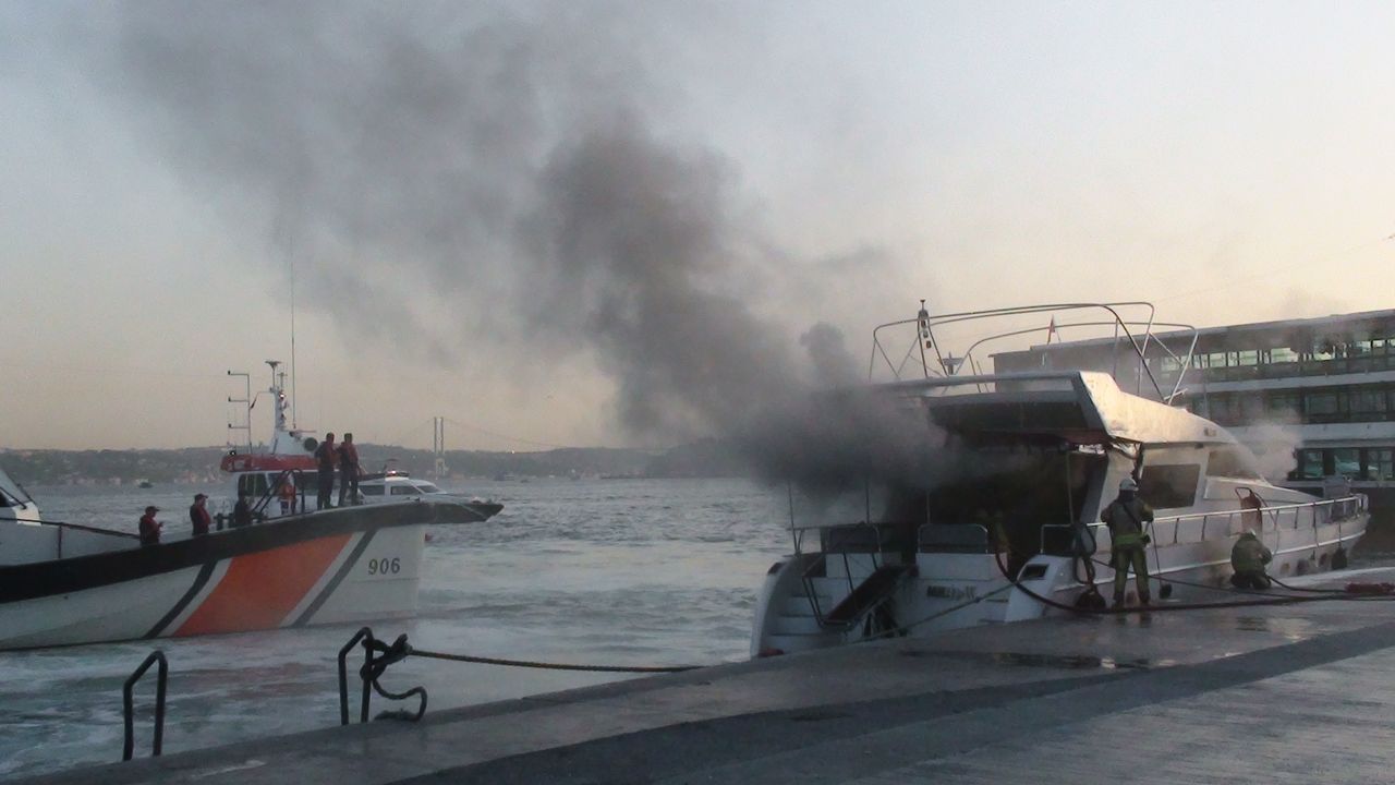 Bebek Sahili'nde yangın paniği! Lüks tekne alev aldı 6