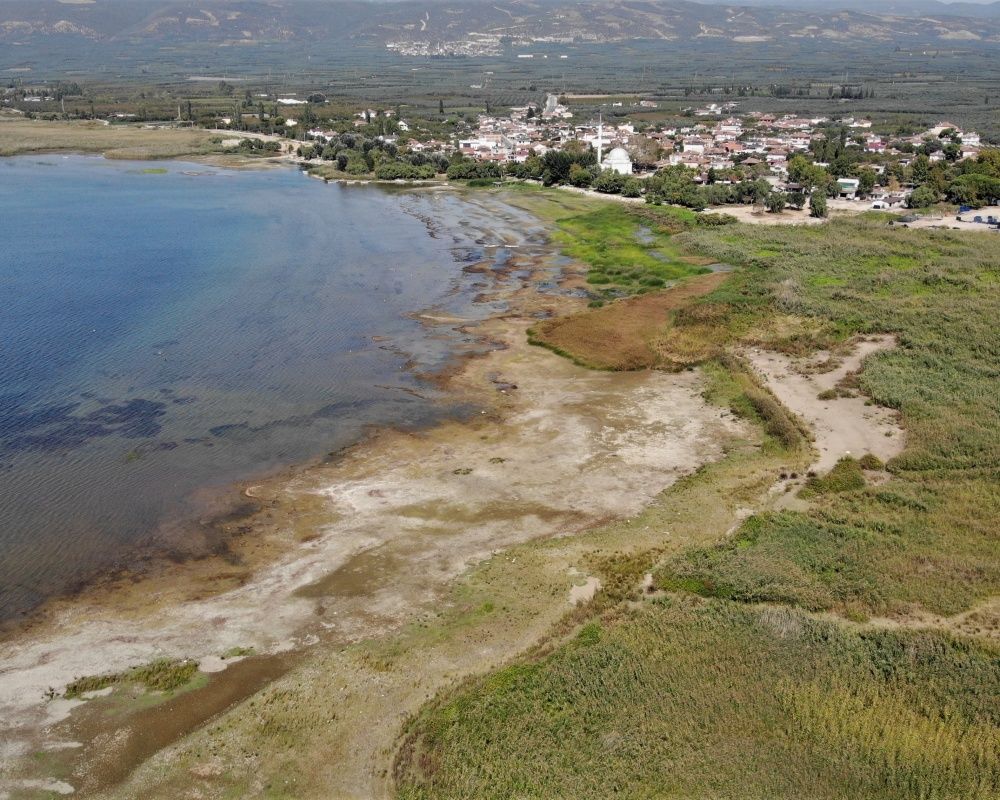 Türkiye'nin beşinci büyük gölünde korkutan kuraklık! İznik Göl'ünde sular 200 metre çekildi 5