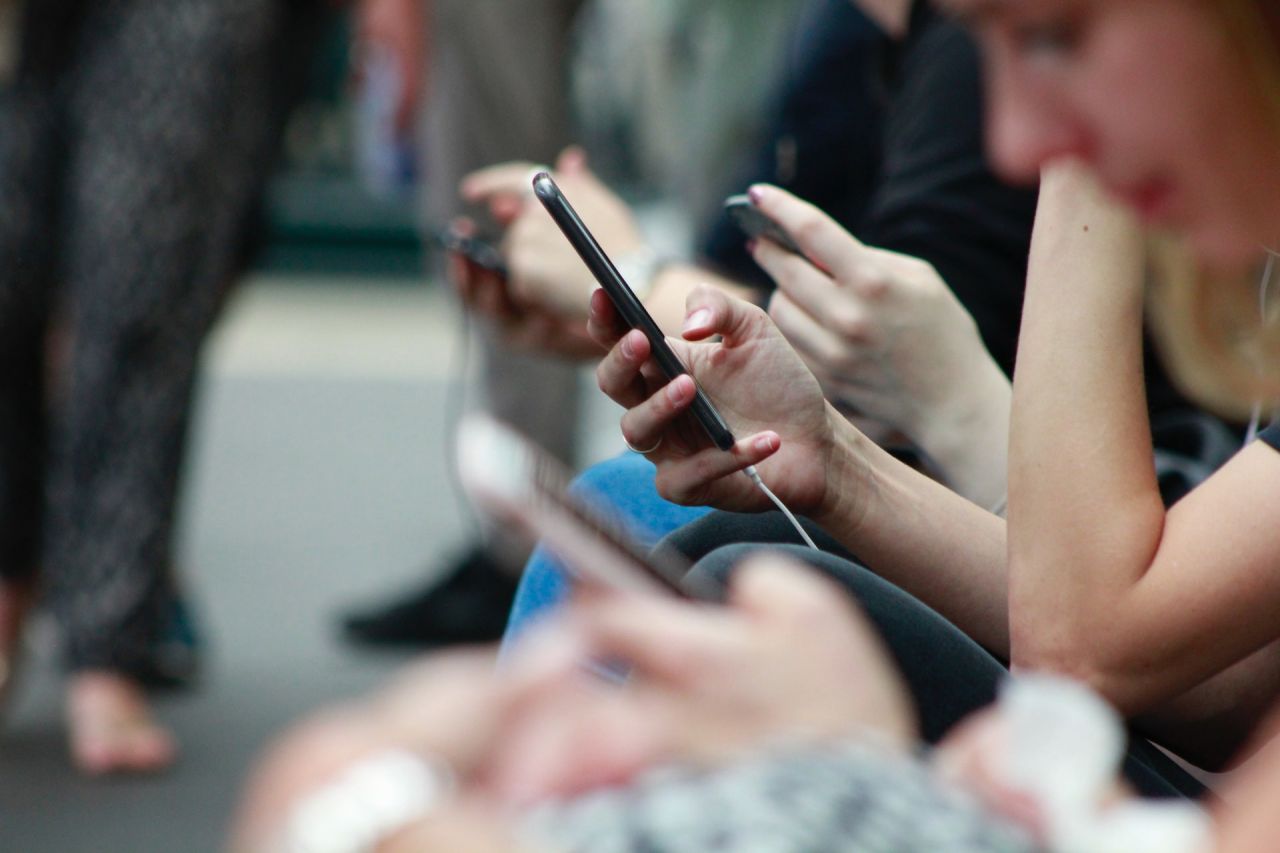 Bakanlıktan tüm vatandaşlara çağrı: Telefonlarınızı acilen çöpe atın! 9