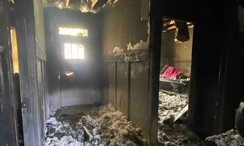 Yeni taşındıkları ev cayır cayır yanarken yaptıkları şoke etti! "Enkaza girip çıkardım..." 4