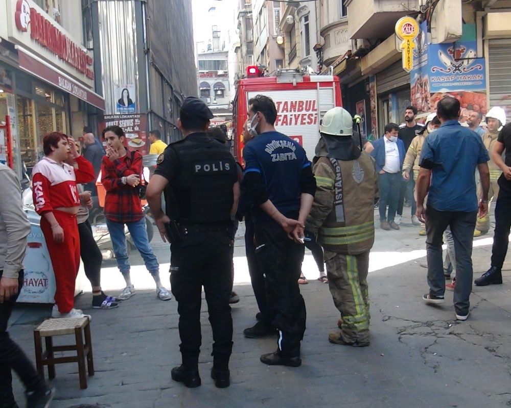 Beyoğlu İstiklal Caddesi'nde yangın paniği 2