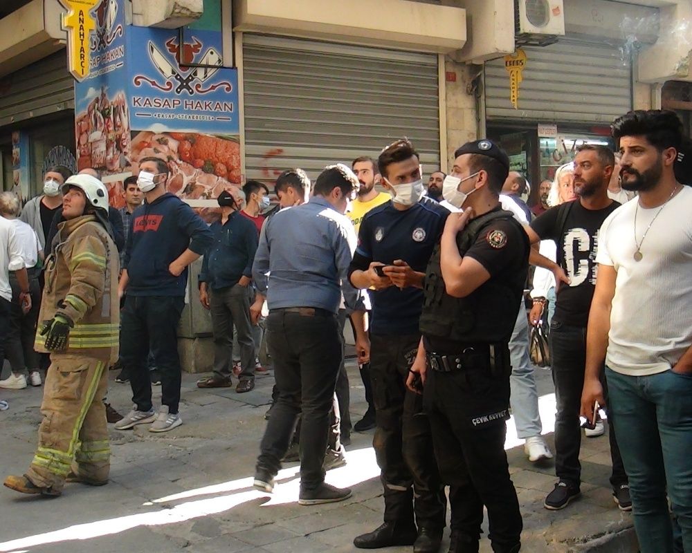 Beyoğlu İstiklal Caddesi'nde yangın paniği 4