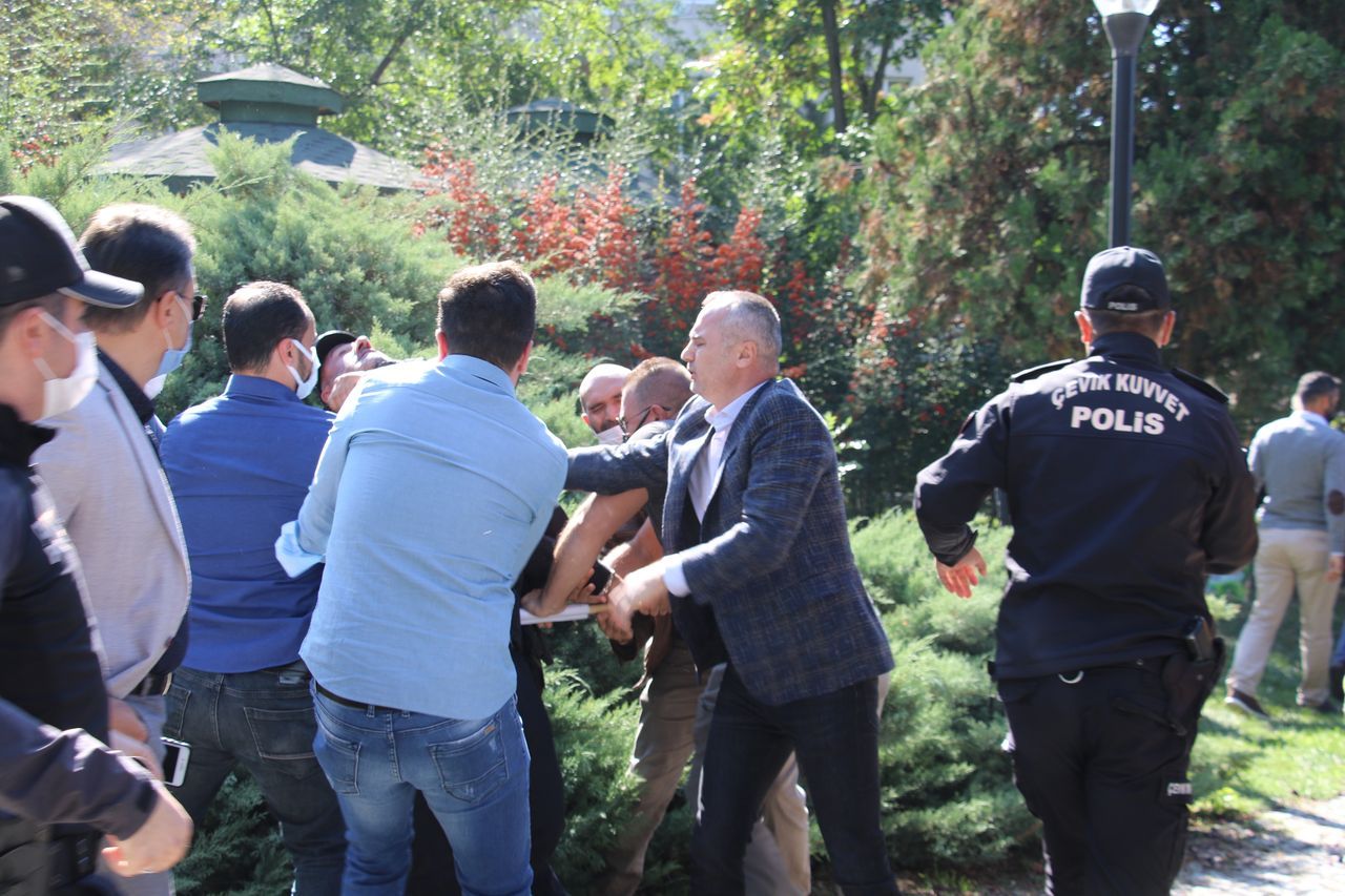 Aşı karşıtları mitinginde HES kodu arbedesi 2