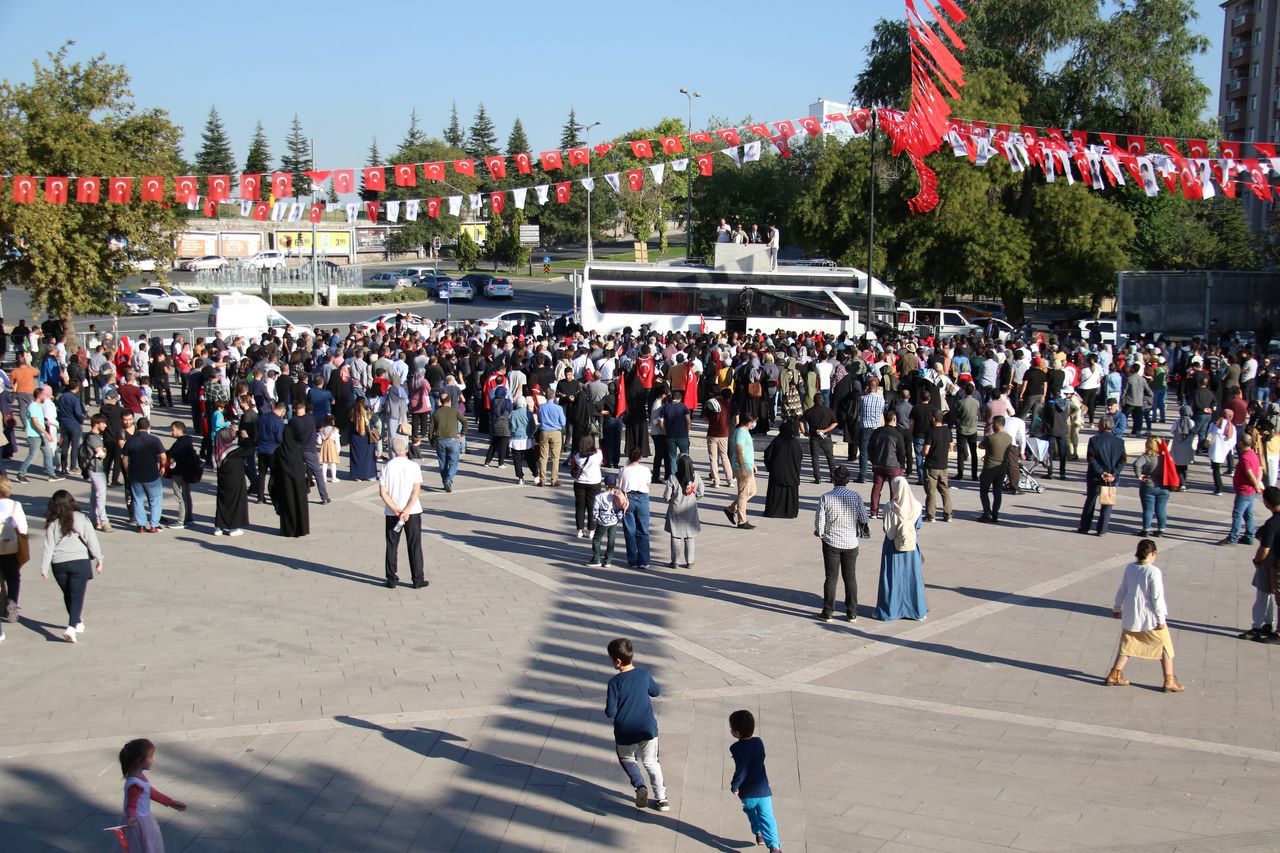 Aşı karşıtları mitinginde HES kodu arbedesi 16