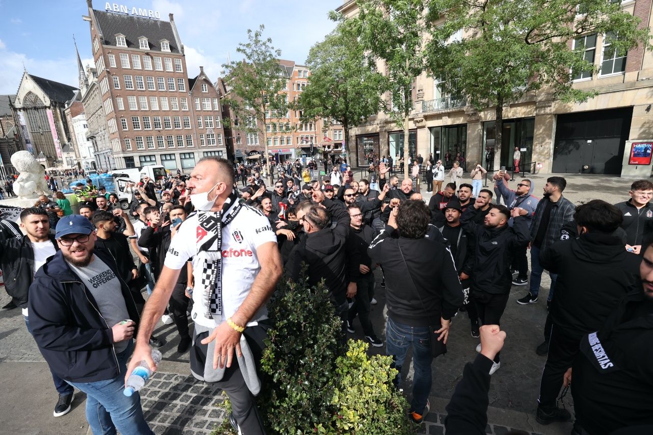 Beşiktaş taraftarı Ajax deplasmanında... 10