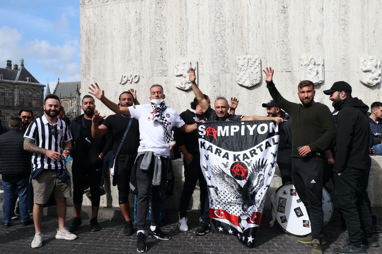 Beşiktaş taraftarı Ajax deplasmanında... 12