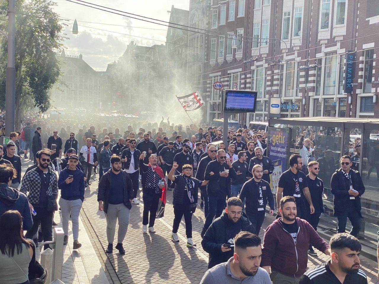 Beşiktaş taraftarı Ajax deplasmanında... 2