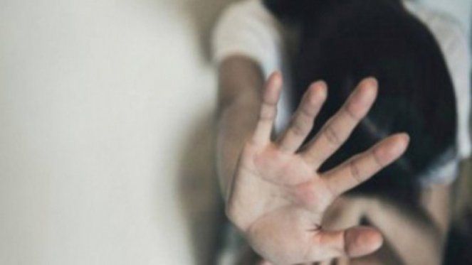 Dünya bu skandalı konuşuyor! Sapık adam, karısını yüzlerce erkeğe pazarladı! 4
