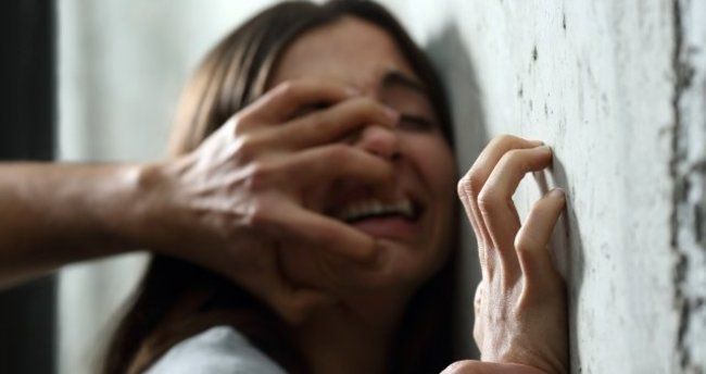 Dünya bu skandalı konuşuyor! Sapık adam, karısını yüzlerce erkeğe pazarladı! 8