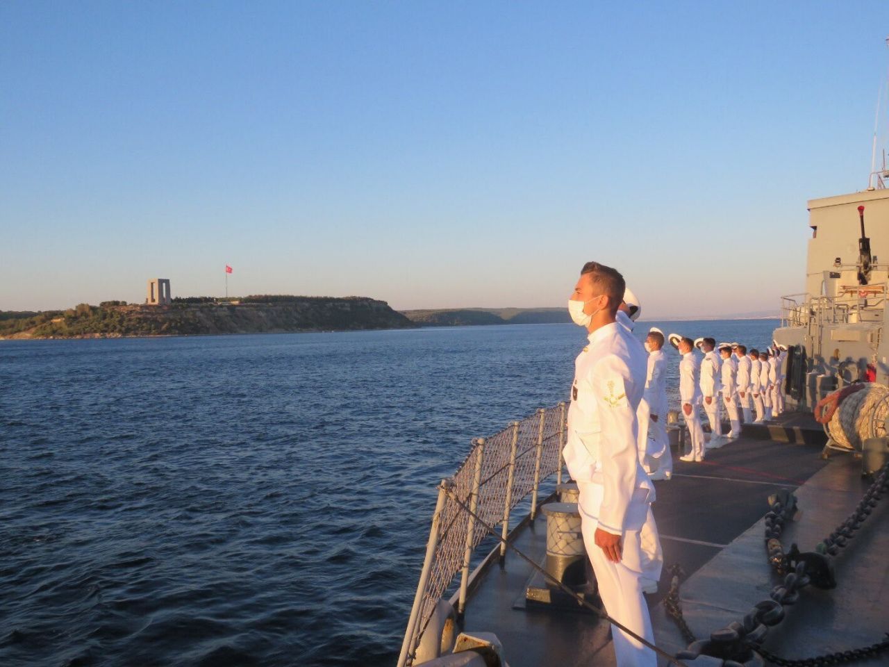 Genç Bahriyeliler, Çanakkale Şehitler Abidesi'ni selamladı! 2