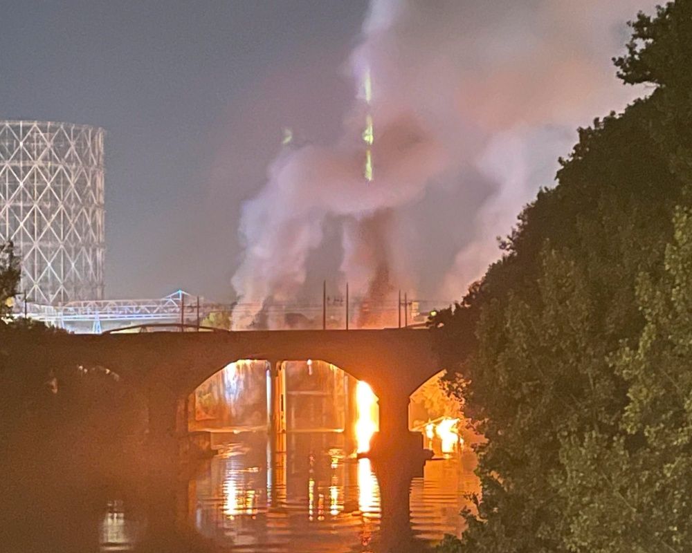 Roma'da tarihi Demir Köprü'de korkutan yangın 2