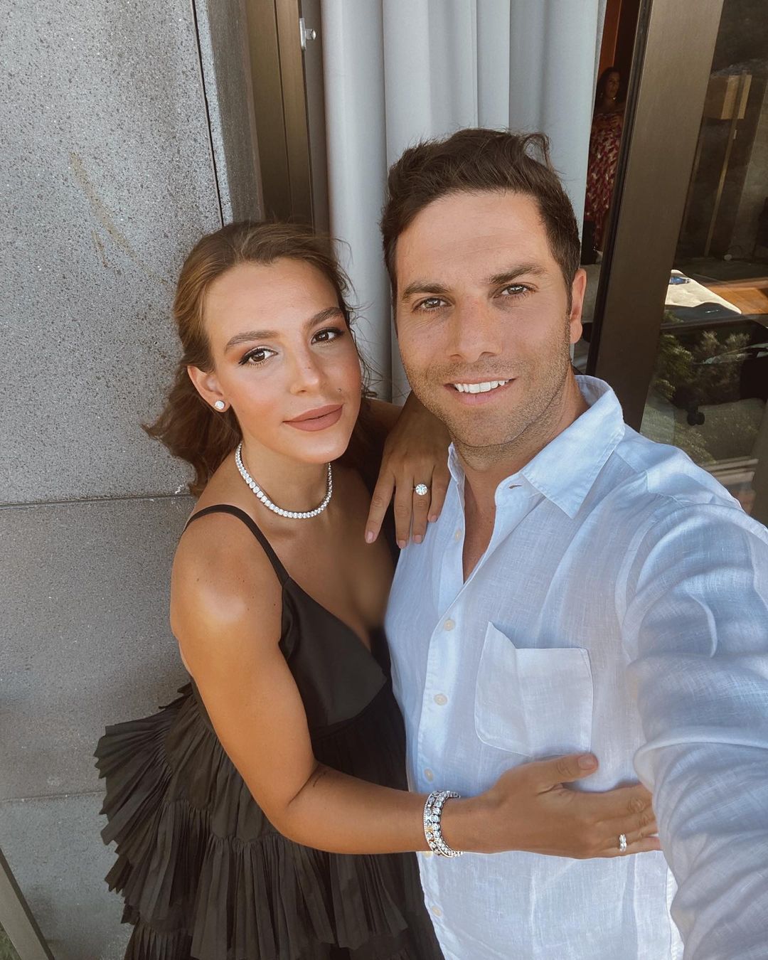 Oğlu Cem'i kucağına alan Aslışah Alkoçlar doğum yaptığı gün çekilen karelerini paylaştı 5