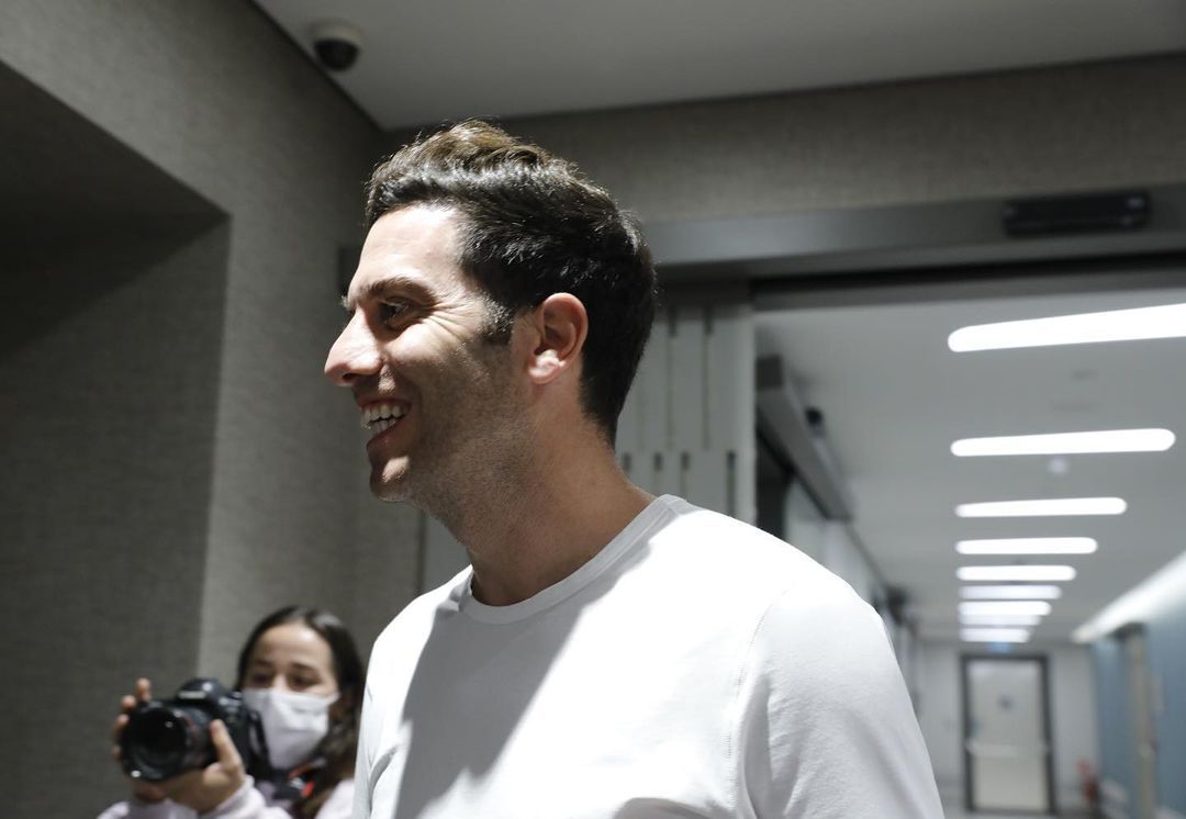 Oğlu Cem'i kucağına alan Aslışah Alkoçlar doğum yaptığı gün çekilen karelerini paylaştı 11