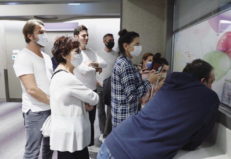 Oğlu Cem'i kucağına alan Aslışah Alkoçlar doğum yaptığı gün çekilen karelerini paylaştı 14