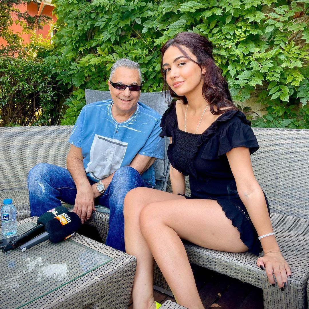 Sosyal medya fenomeni Ece Ronay, Mehmet Ali Erbil'in kendisine attığı mesajları ifşa etti! Ünlü sanatçı olay sonrası açıklama yaptı 2