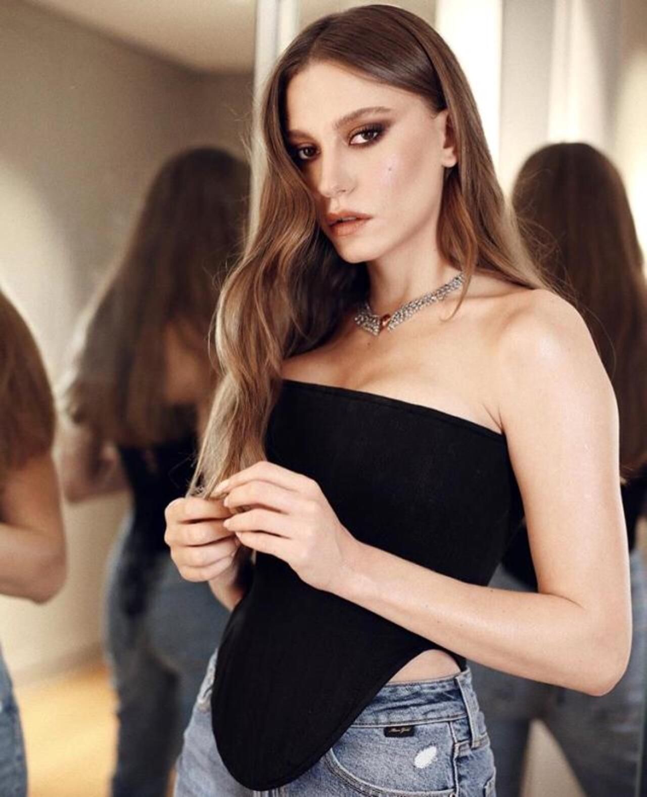 Serenay Sarıkaya düğmeleri açtı! Dantelli iç çamaşırını görenler yandı kavruldu! 7