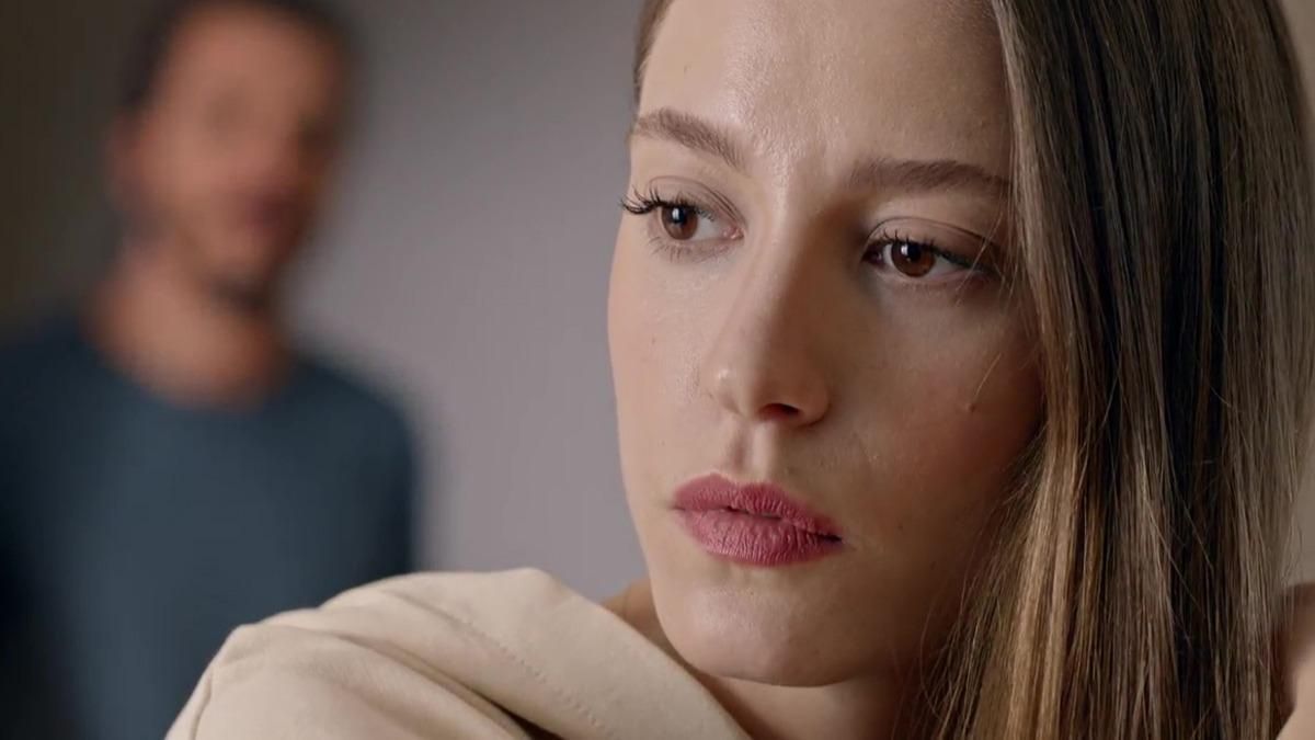 Serenay Sarıkaya düğmeleri açtı! Dantelli iç çamaşırını görenler yandı kavruldu! 9