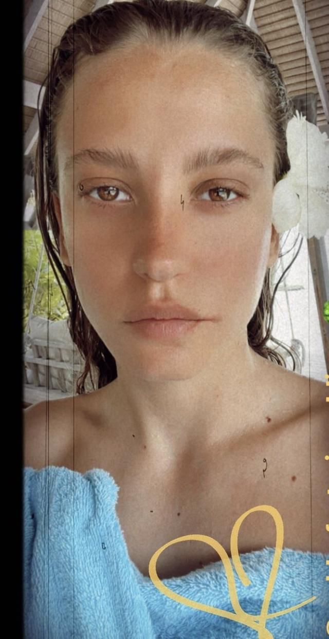Serenay Sarıkaya düğmeleri açtı! Dantelli iç çamaşırını görenler yandı kavruldu! 12