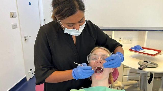 Sağlık sistemi çökme noktasına geldi! İngiltere'de diş hekimi randevu krizi yaşanıyor: 11 dişimi kendim çektim! 7