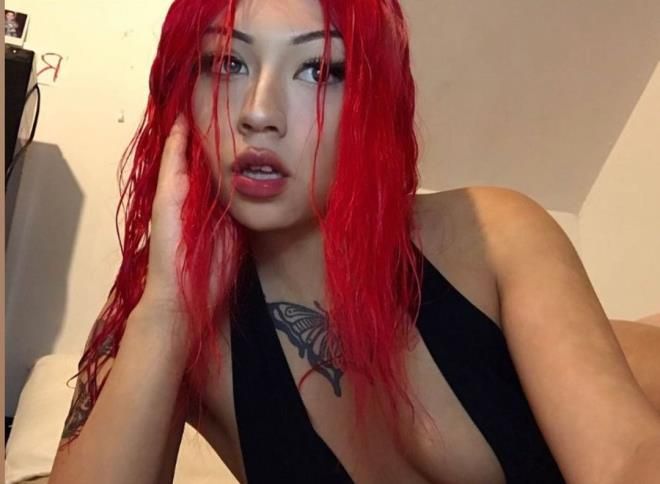 TikTok fenomeninin başına gelenler şoke etti! Duştan çıkıp salona gidince öyle bir şey gördü ki... 2