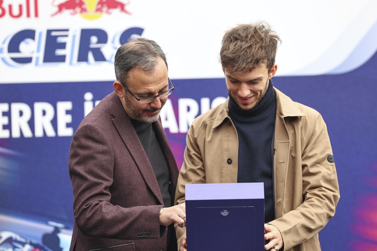 Gençlik ve Spor Bakan Mehmet Muharrem Kasapoğlu, Pierre Gasly ile bir araya geldi 3