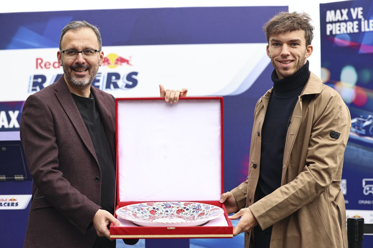 Gençlik ve Spor Bakan Mehmet Muharrem Kasapoğlu, Pierre Gasly ile bir araya geldi 4