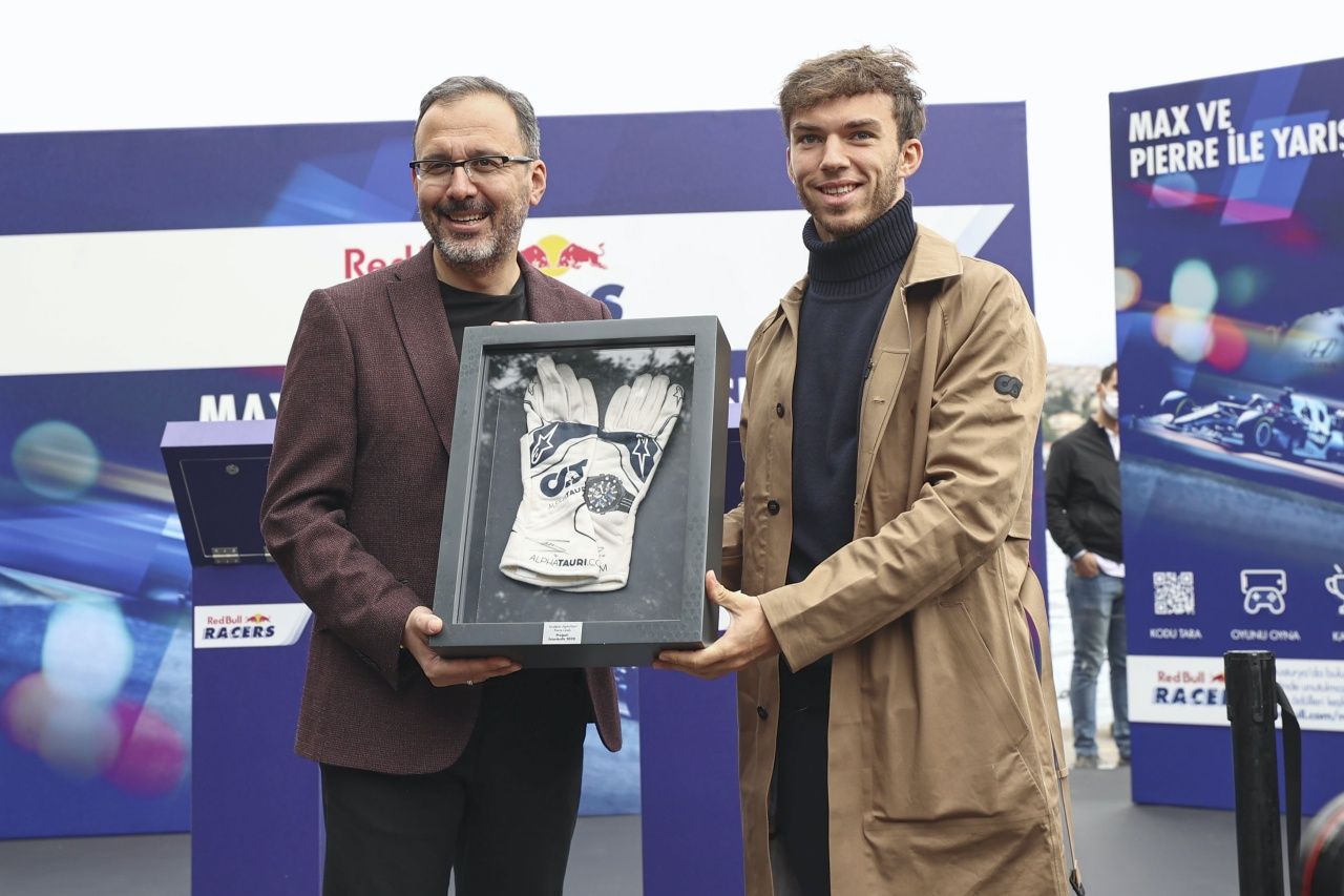 Gençlik ve Spor Bakan Mehmet Muharrem Kasapoğlu, Pierre Gasly ile bir araya geldi 6