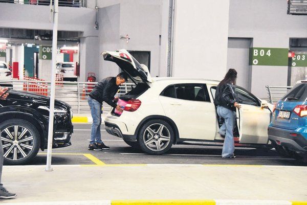 Burak Sergen'i aldatan dört aylık eşi Nihan Ünsal suçüstü yakalandı! İzmirli sevgilisi Özer Kocer ile fotoğrafları ortaya çıktı 6