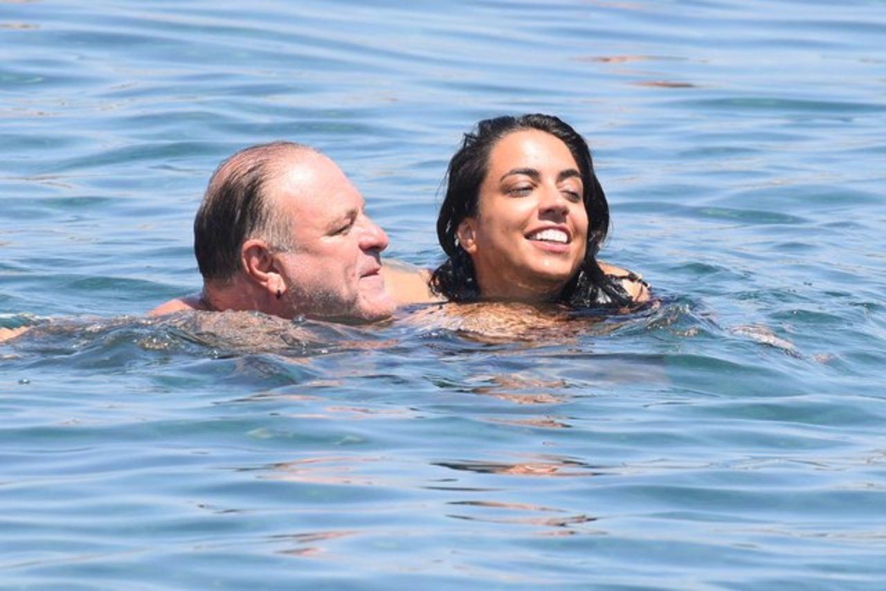 Burak Sergen'i aldatan dört aylık eşi Nihan Ünsal suçüstü yakalandı! İzmirli sevgilisi Özer Kocer ile fotoğrafları ortaya çıktı 16
