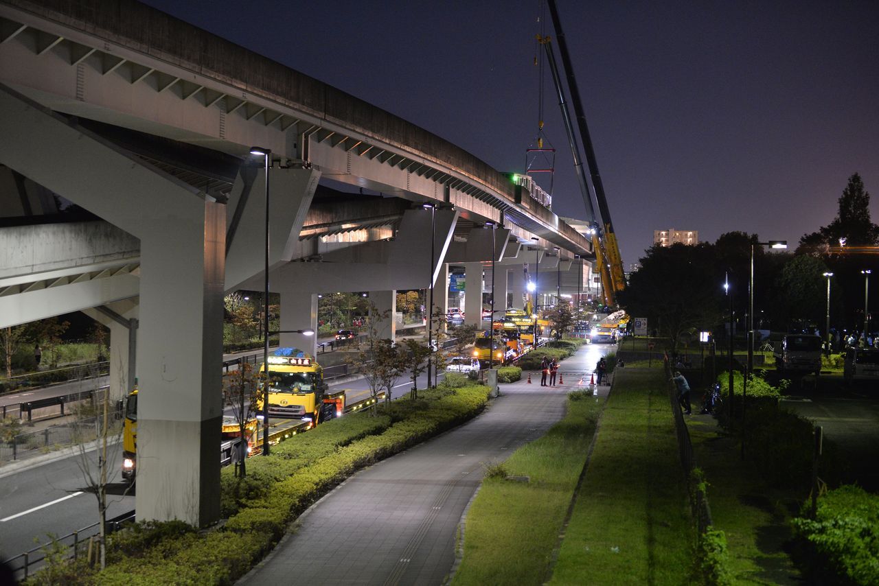 5.9'luk deprem treni raydan çıkardı 2