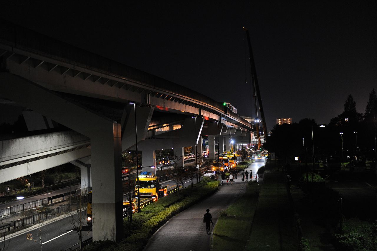 5.9'luk deprem treni raydan çıkardı 13