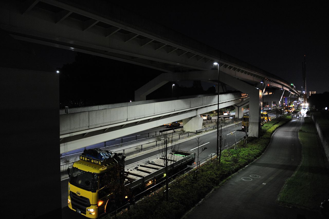 5.9'luk deprem treni raydan çıkardı 14