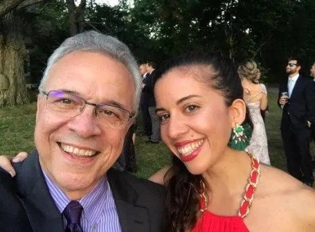 Kerem Bürsin ailesiyle birlikte poz verdi! Kız kardeşini görenler şaştı kaldı! Hande'dan daha güzel! 11